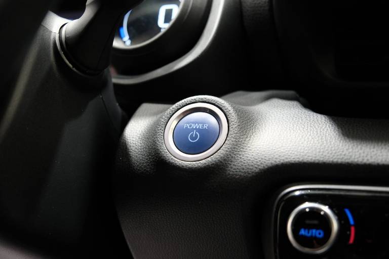 TOYOTA Yaris 25