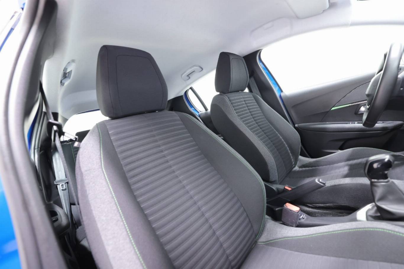 PEUGEOT 208 43
