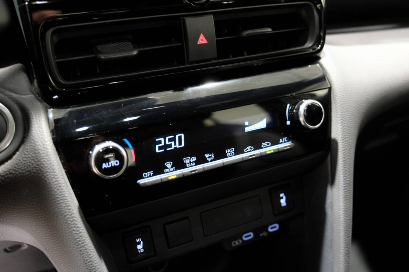 TOYOTA Yaris Cross 28