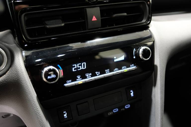 TOYOTA Yaris Cross 28