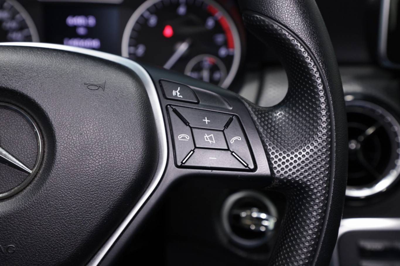 MERCEDES-BENZ A 180 18