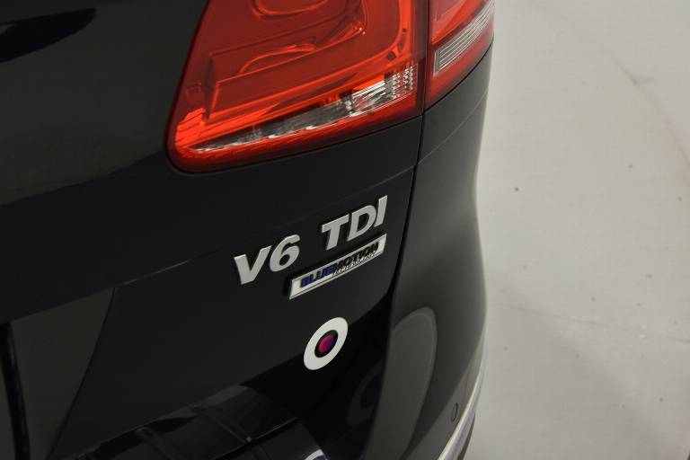VOLKSWAGEN Touareg 57
