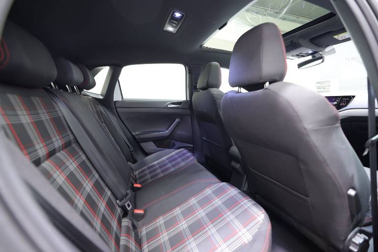 VOLKSWAGEN Polo 47