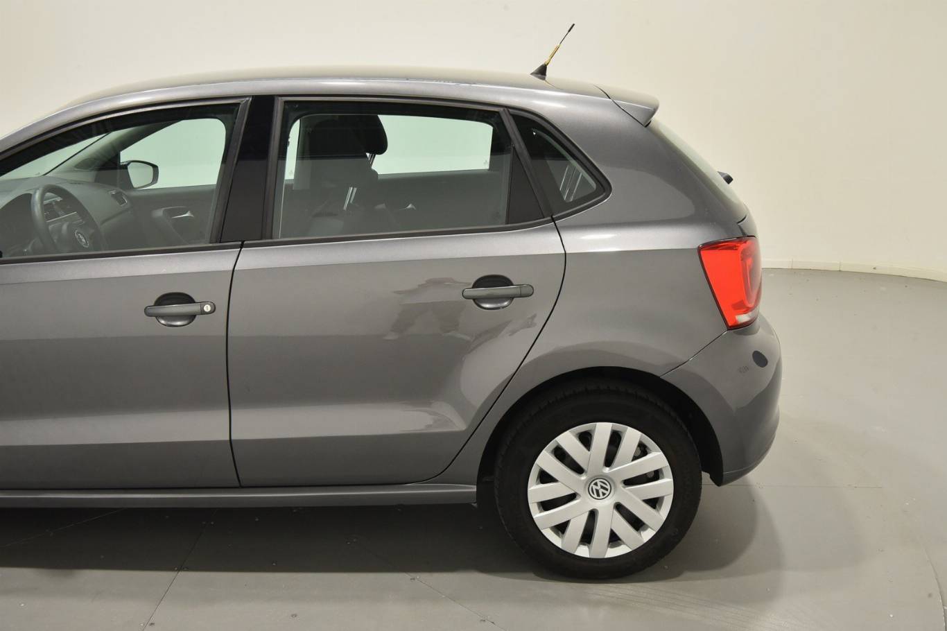 VOLKSWAGEN Polo 39