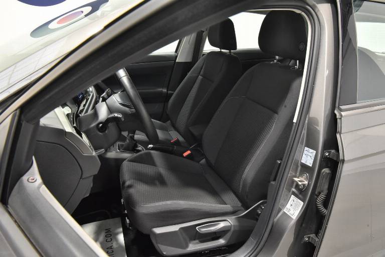 VOLKSWAGEN Polo 4