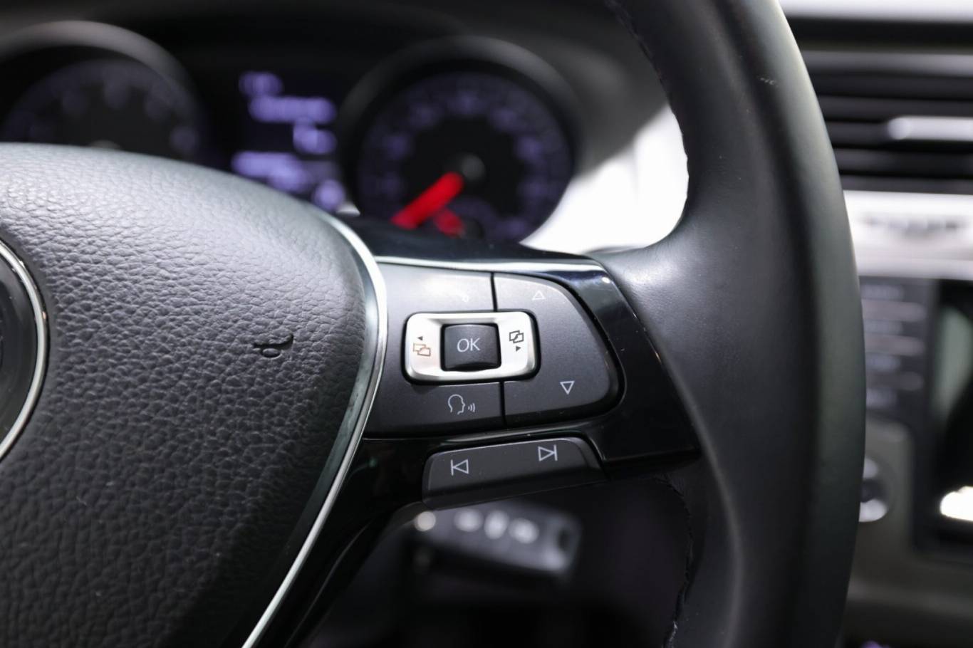 VOLKSWAGEN Golf 22