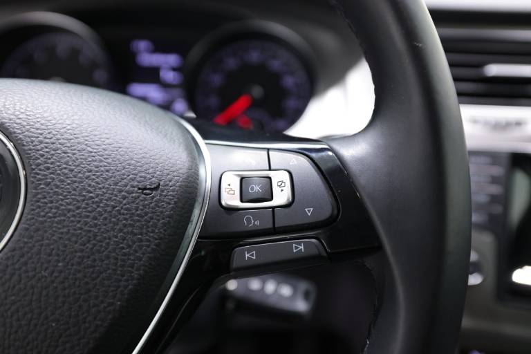 VOLKSWAGEN Golf 22
