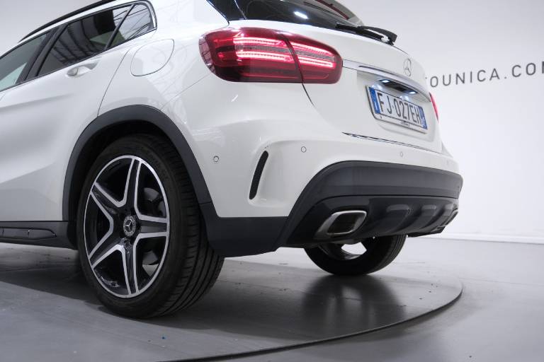 MERCEDES-BENZ GLA 220 48