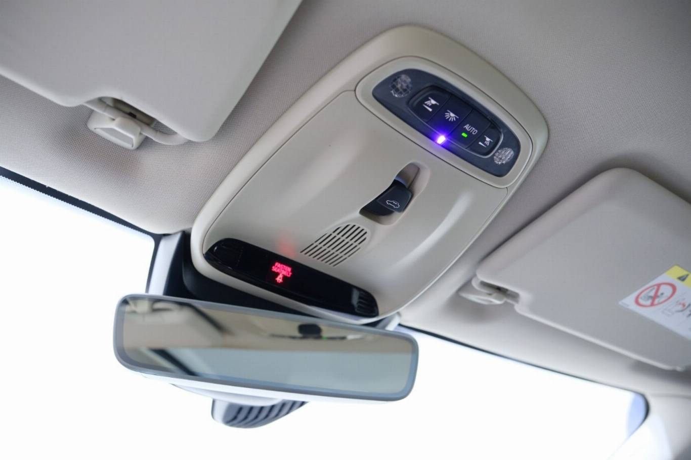 VOLVO V40 Cross Country 33