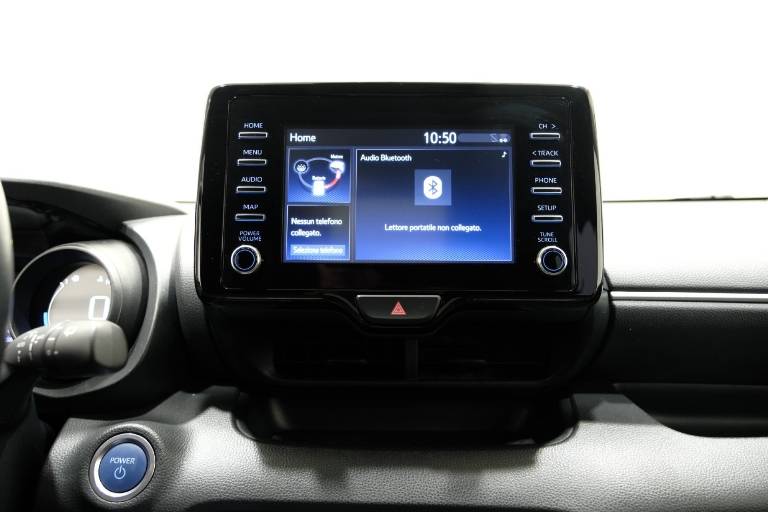 TOYOTA Yaris 9