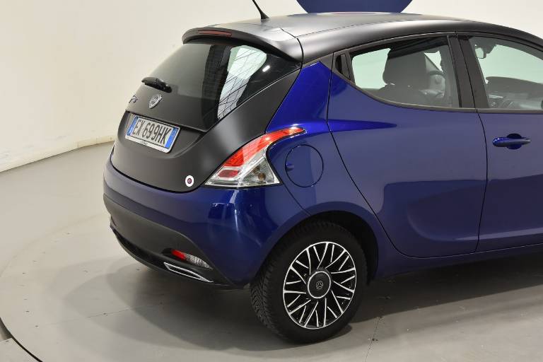 LANCIA Ypsilon 16