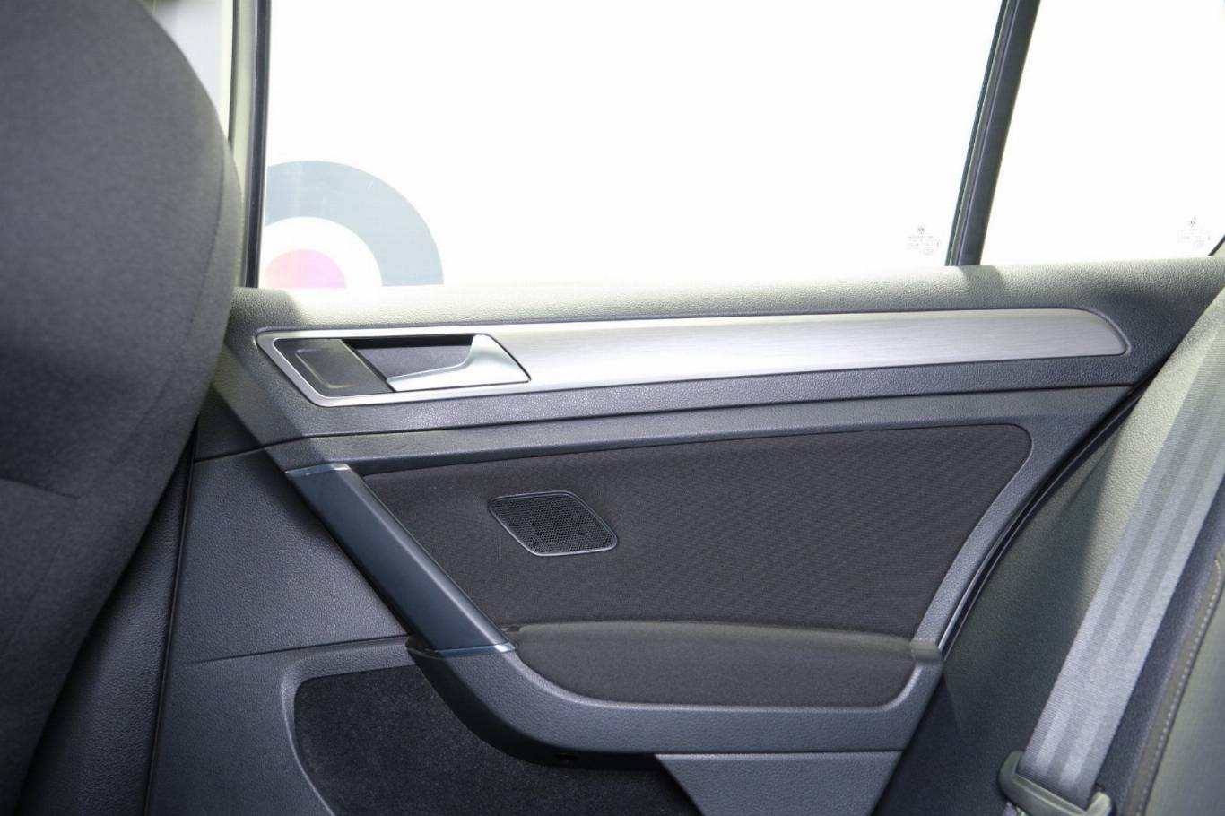 VOLKSWAGEN Golf 37