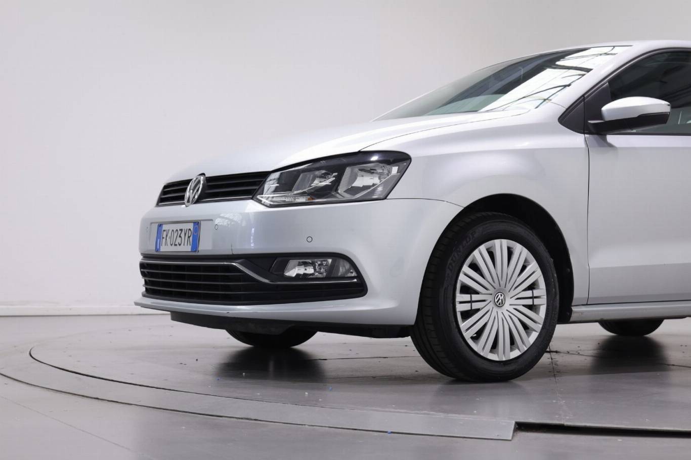 VOLKSWAGEN Polo 11