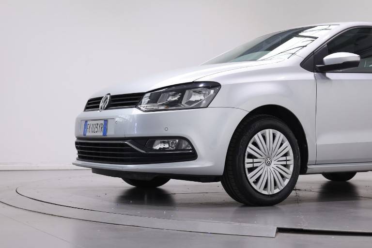 VOLKSWAGEN Polo 11