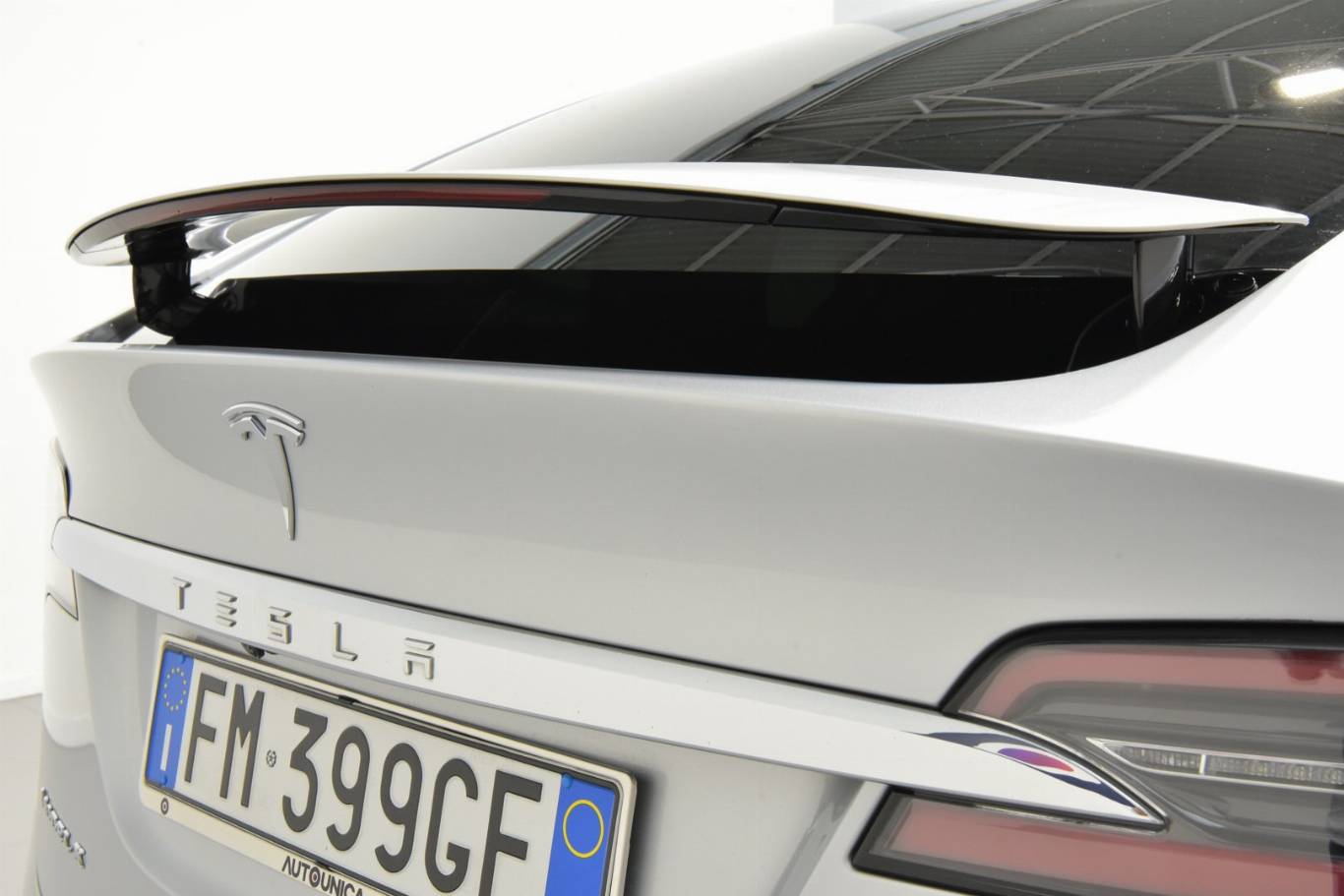 TESLA Model X 71