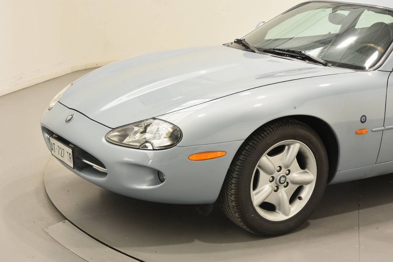 JAGUAR XK8 33