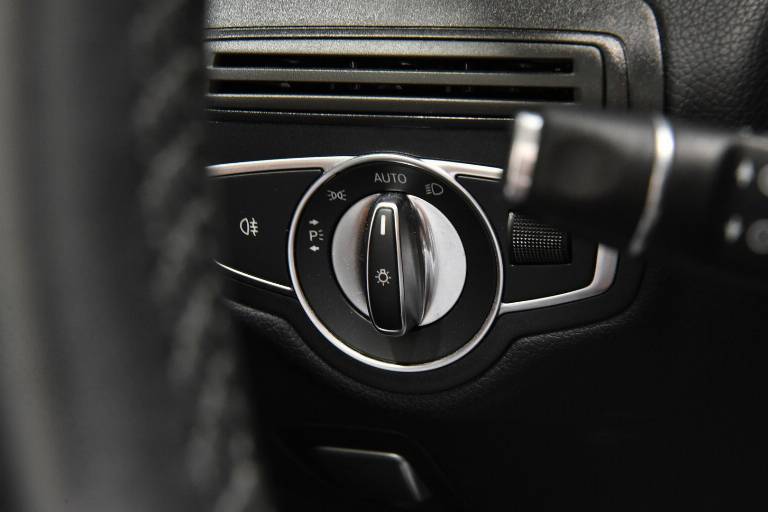 MERCEDES-BENZ C 220 36