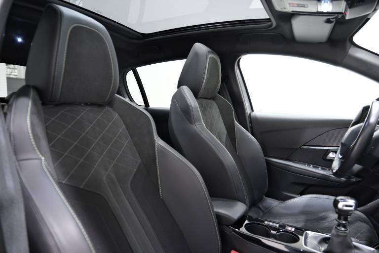 PEUGEOT 208 71