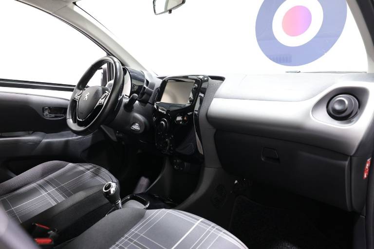 PEUGEOT 108 41