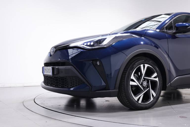 TOYOTA C-HR 11