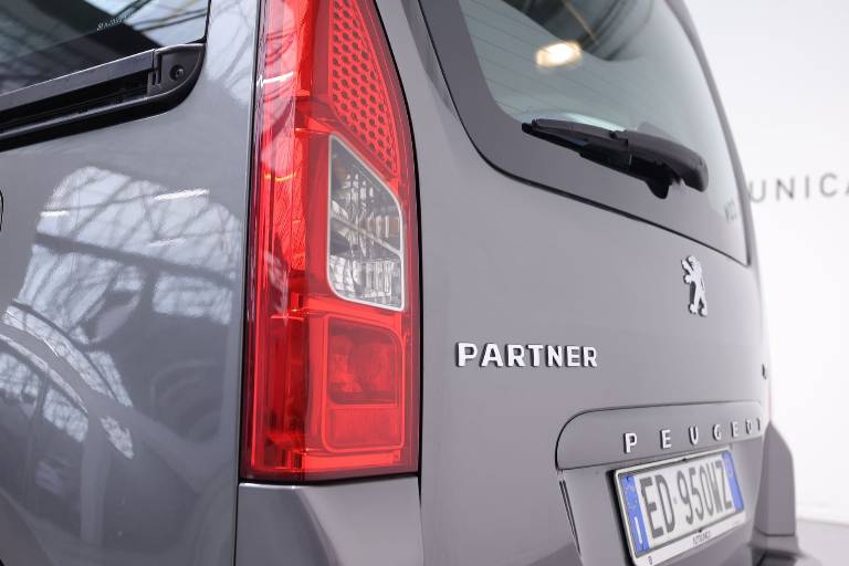 PEUGEOT Partner 32