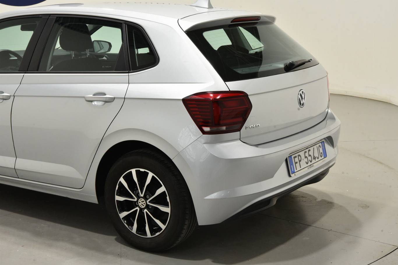 VOLKSWAGEN Polo 2