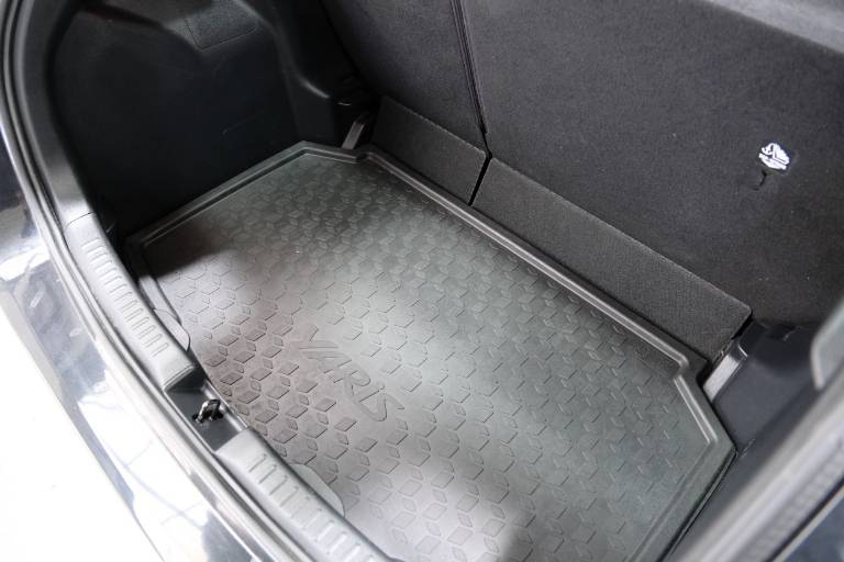 TOYOTA Yaris 61