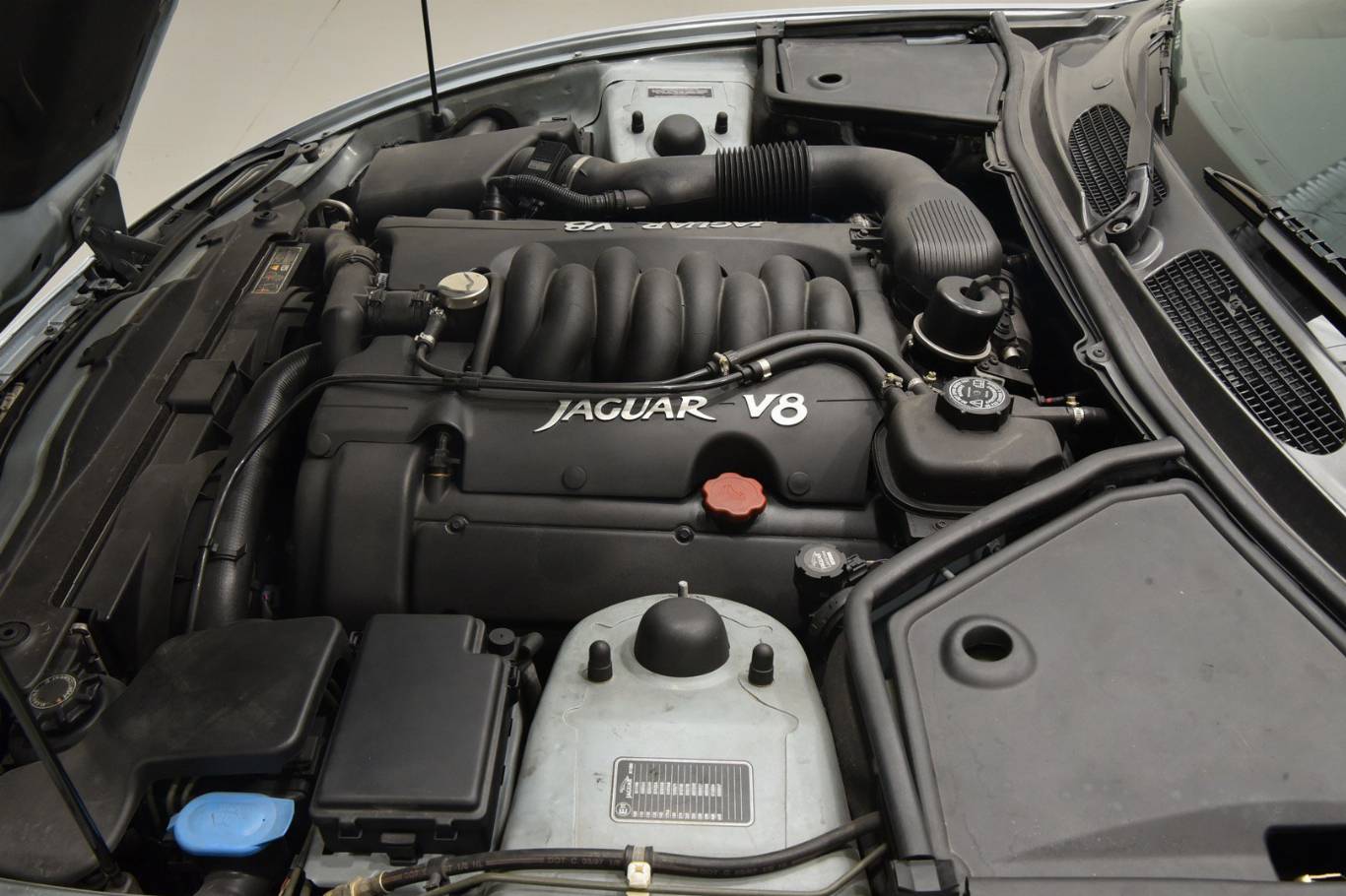 JAGUAR XK8 28