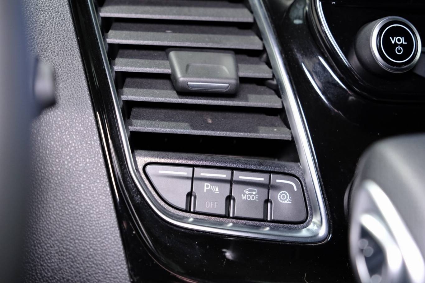 FORD Tourneo Custom 25