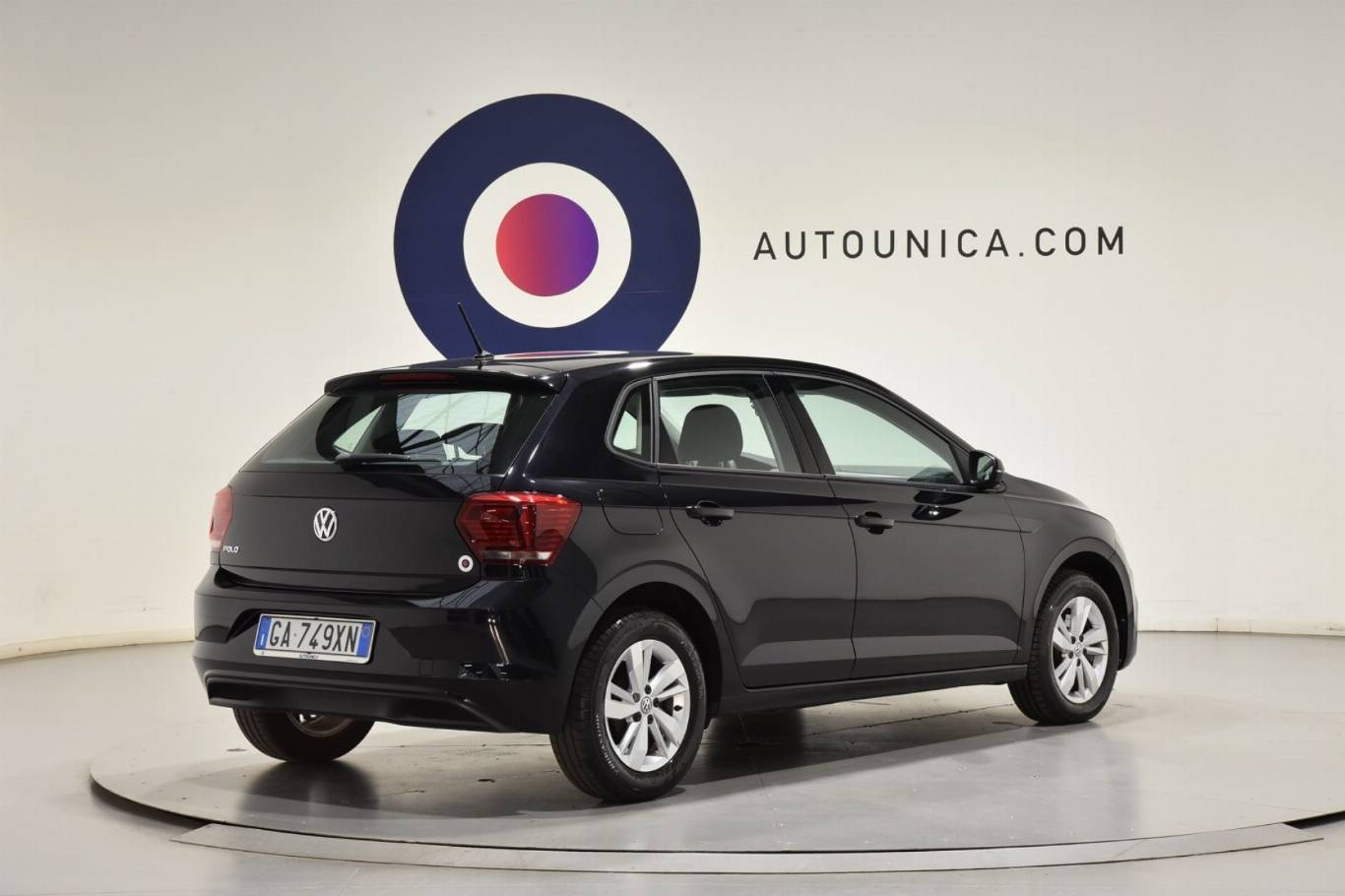 VOLKSWAGEN Polo 9