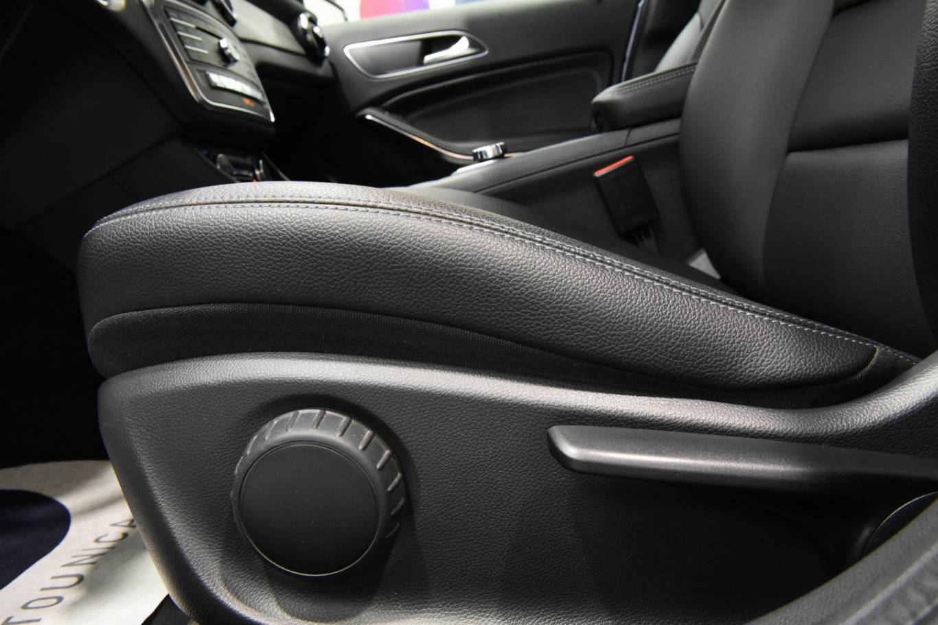 MERCEDES-BENZ GLA 200 40