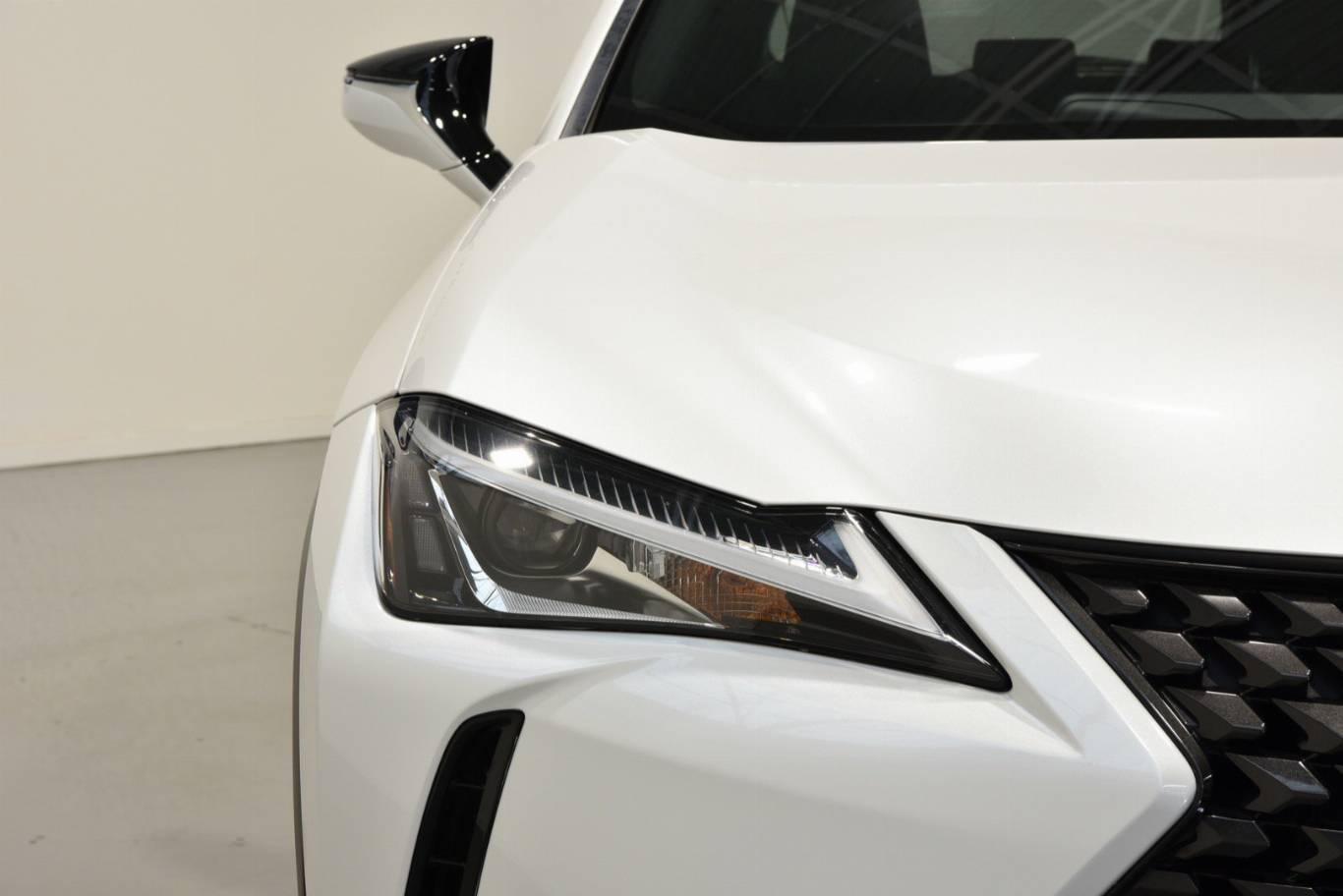 LEXUS UX 250h 17
