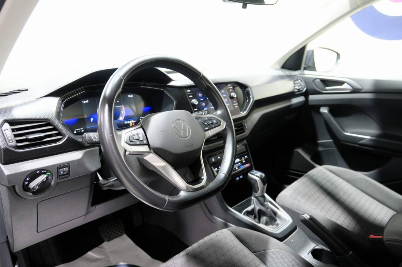 VOLKSWAGEN T-Cross 5