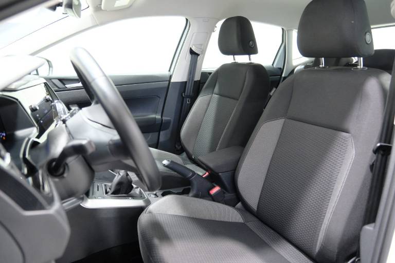 VOLKSWAGEN Polo 6
