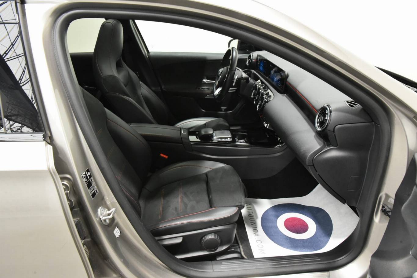 MERCEDES-BENZ A 250 21