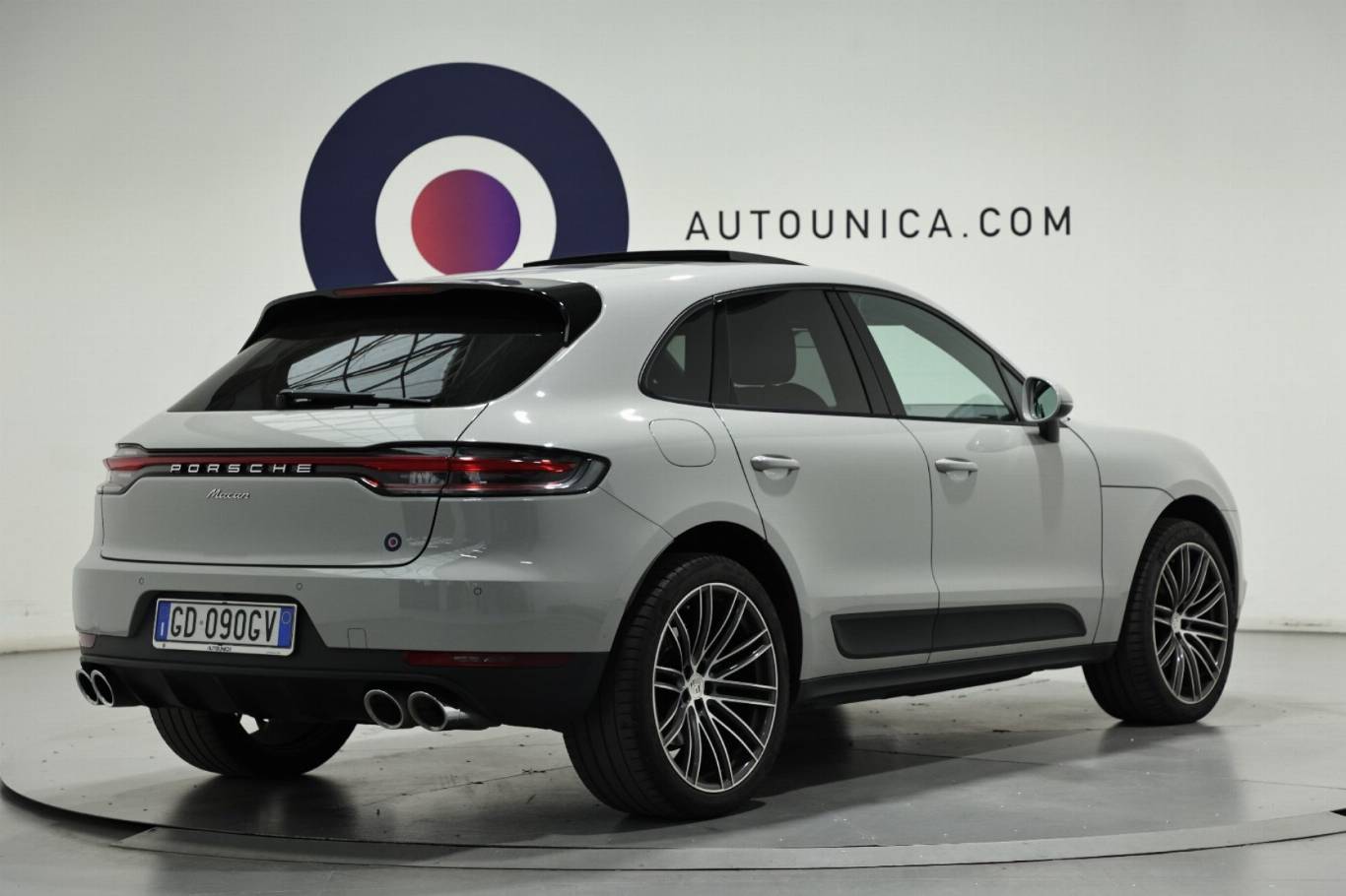 PORSCHE Macan 13