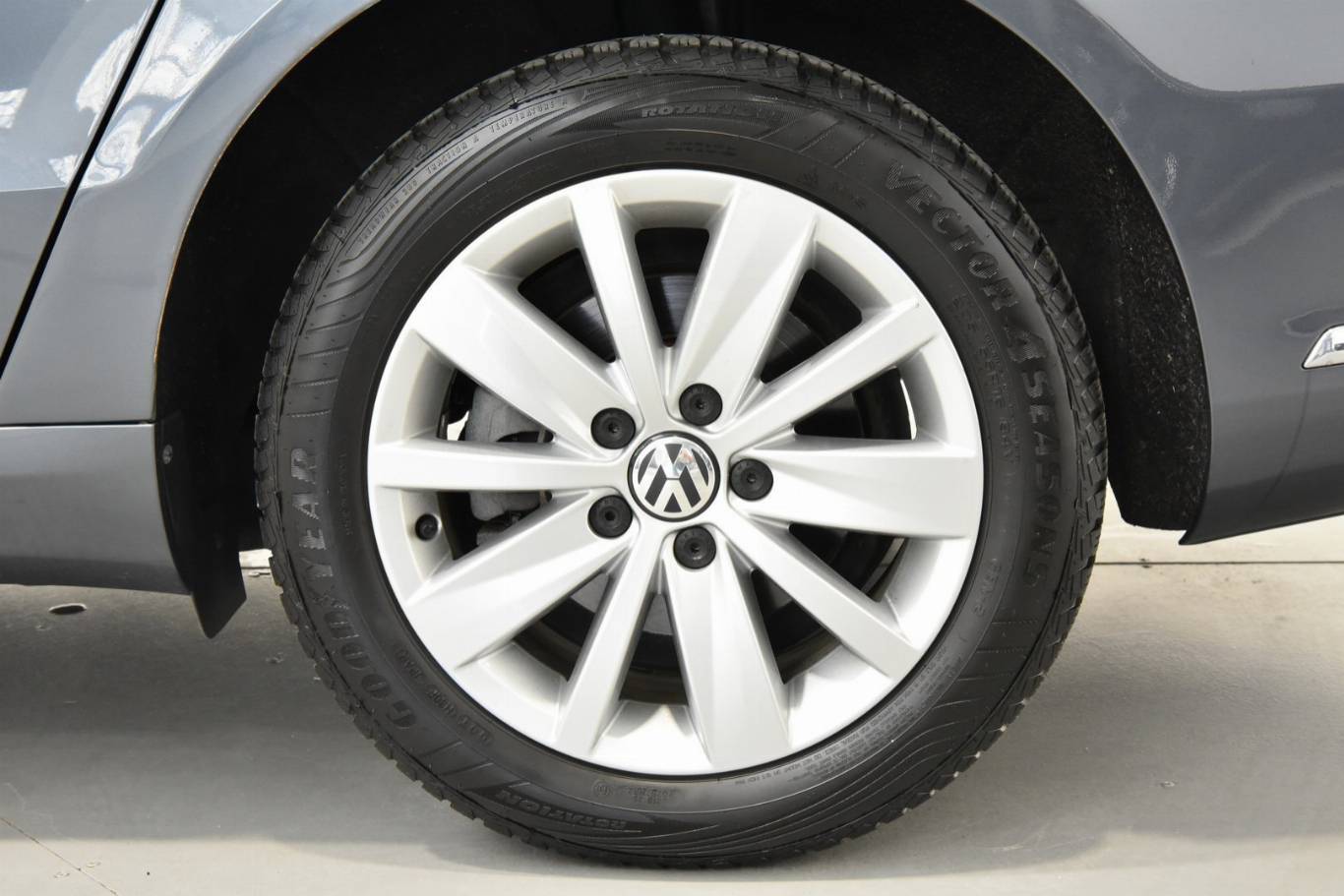 VOLKSWAGEN Passat 15