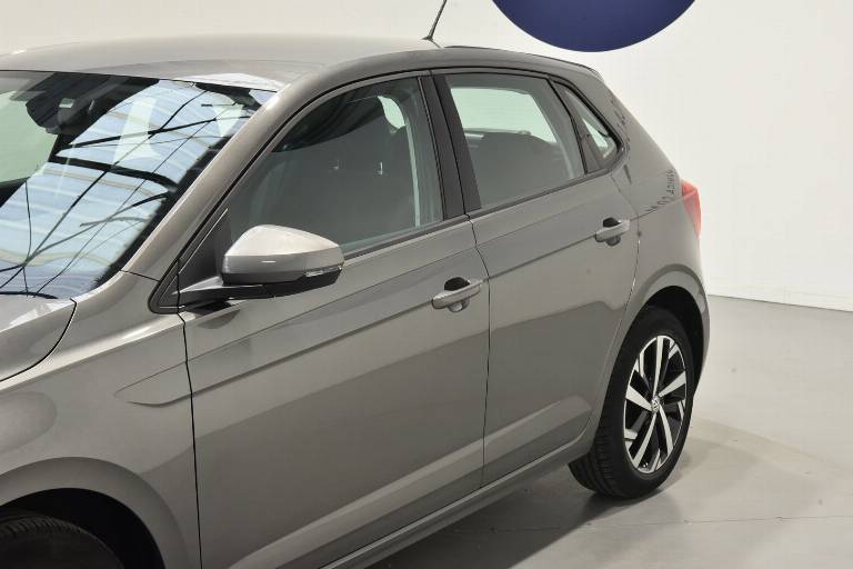 VOLKSWAGEN Polo 44