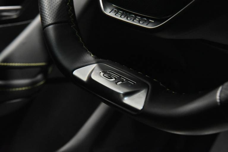 PEUGEOT 208 26