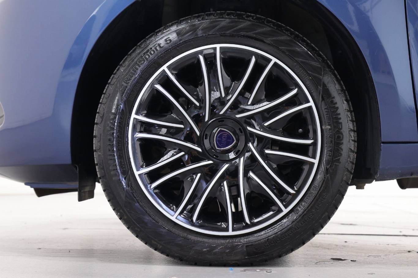 LANCIA Ypsilon 13