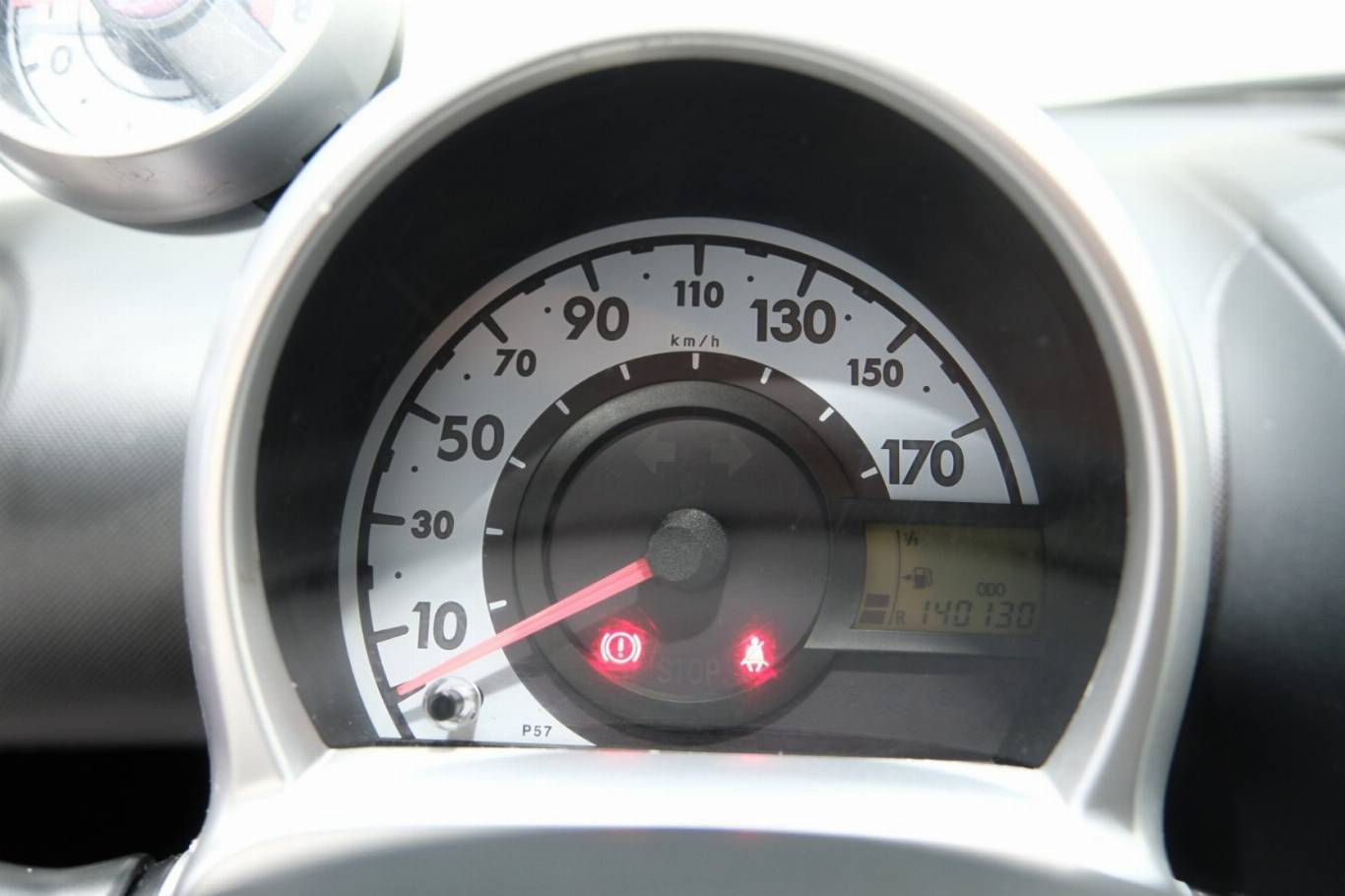 PEUGEOT 107 8