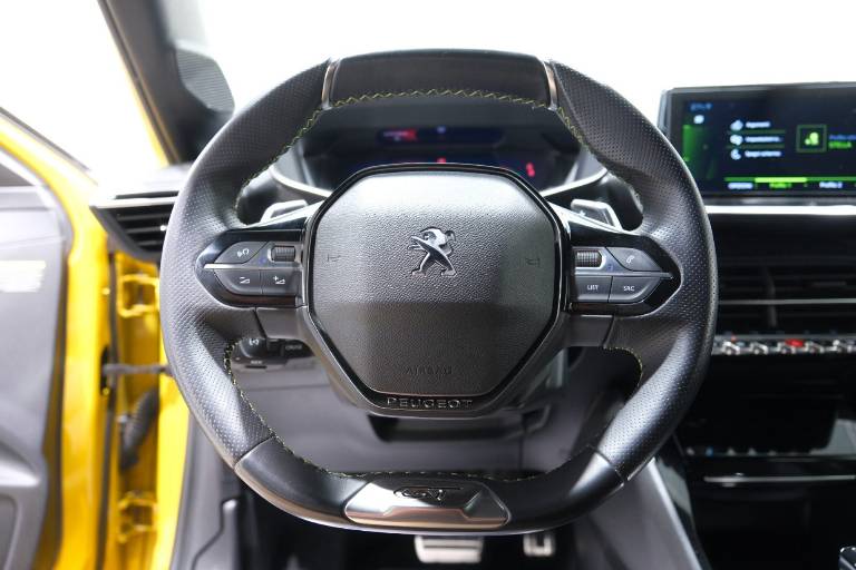 PEUGEOT 208 7