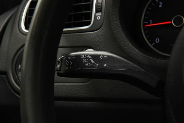 VOLKSWAGEN Polo 23