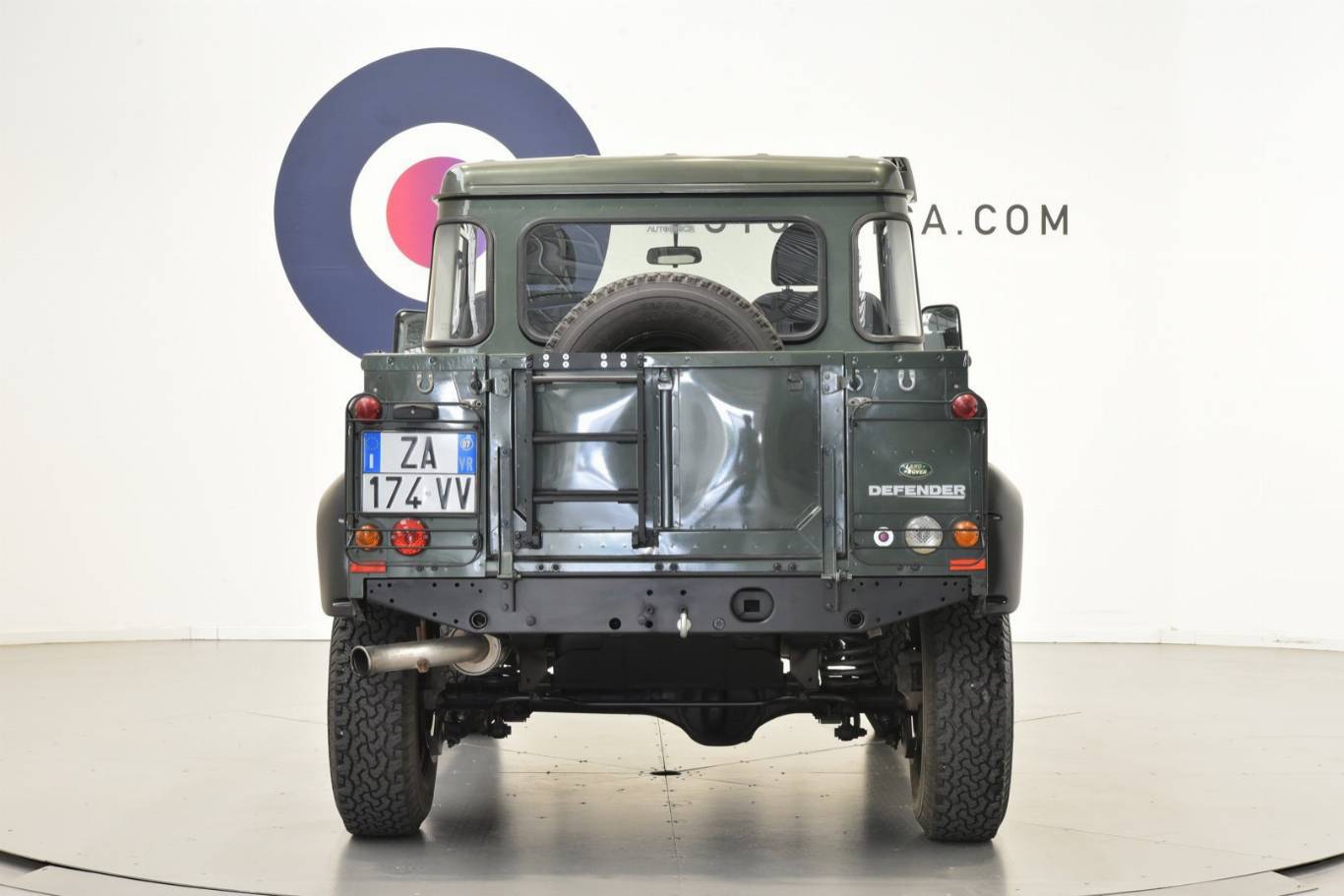 LAND ROVER Defender 6
