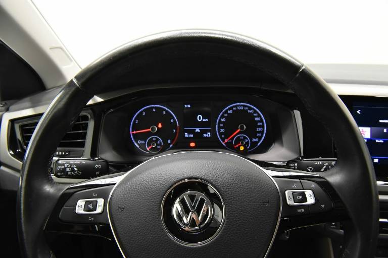 VOLKSWAGEN Polo 9