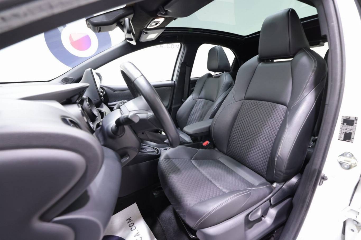 TOYOTA Yaris 6
