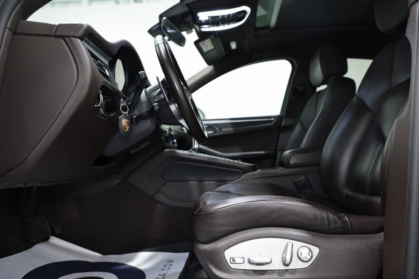 PORSCHE Macan 17