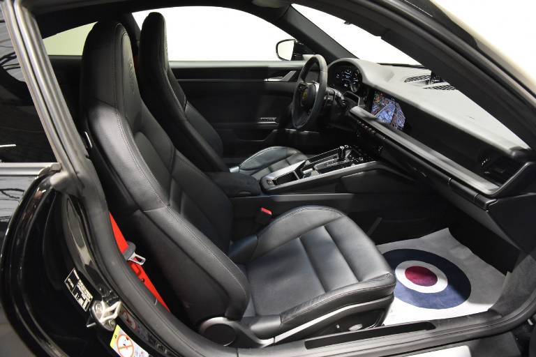 PORSCHE 911 32