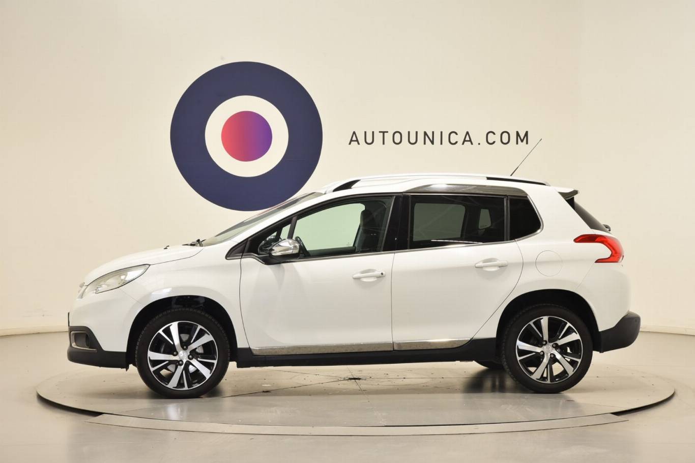 PEUGEOT 2008 8
