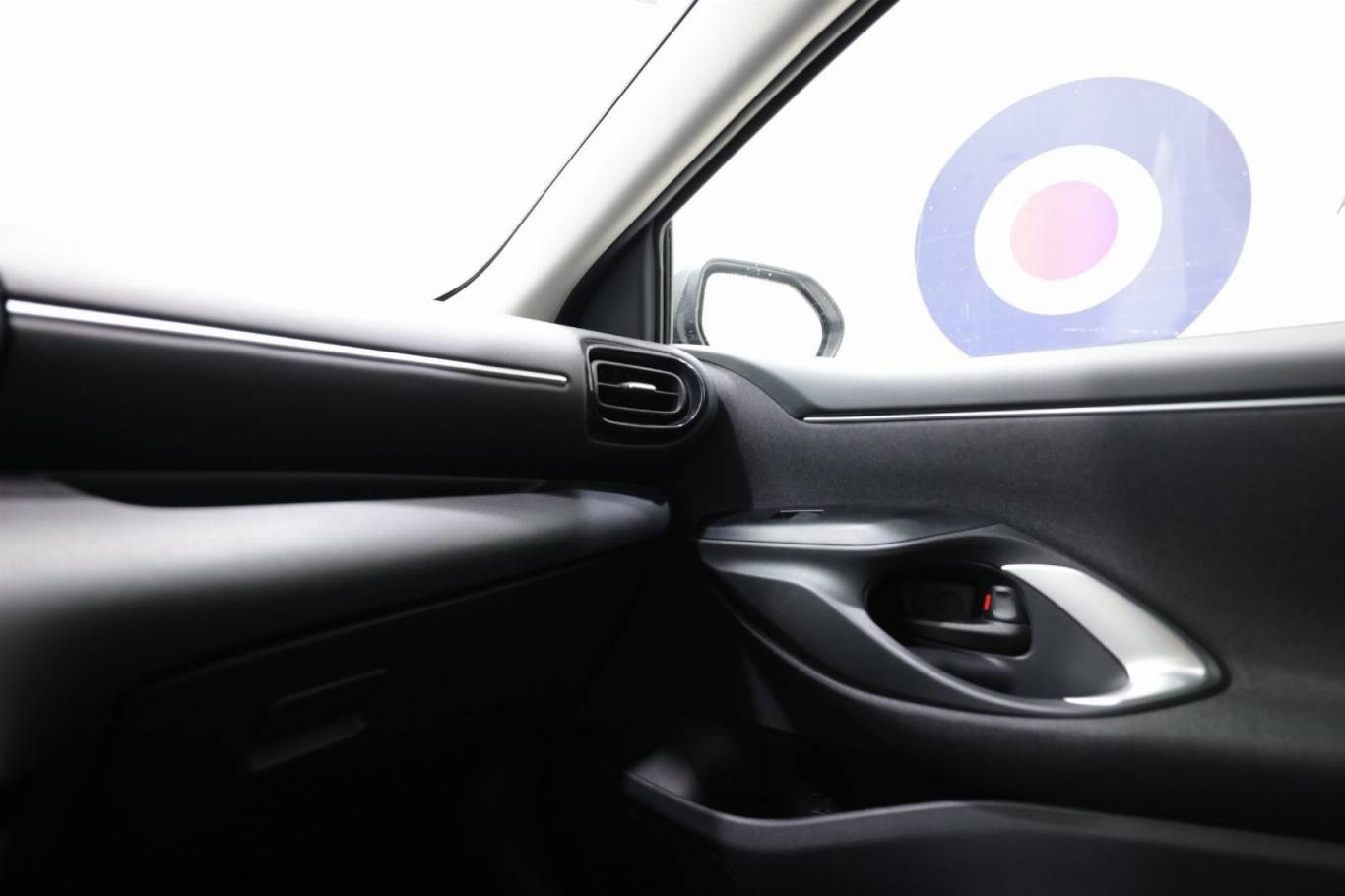 TOYOTA Yaris 28